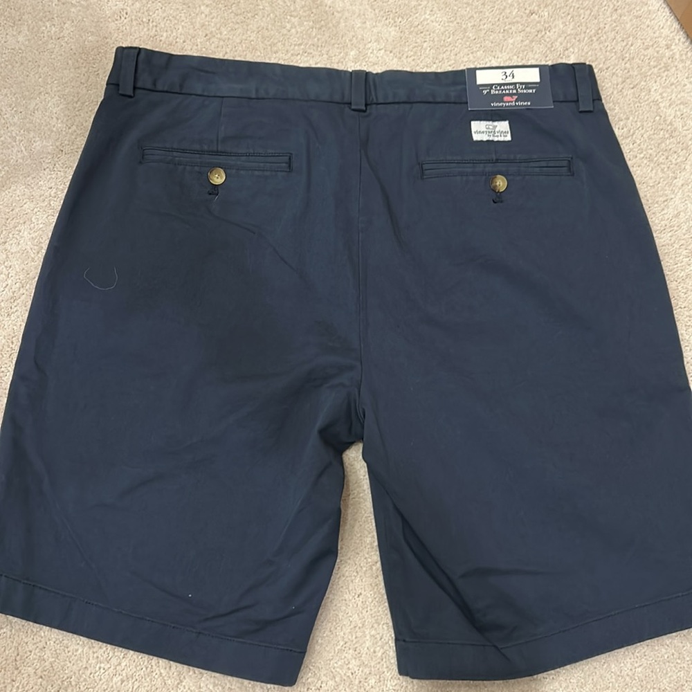 NWT Vineyard Vines navy classic fit 9” breaker short, 34 waist - Picture 3 of 3